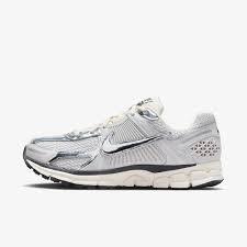Nike Vomero SIlver Chrome