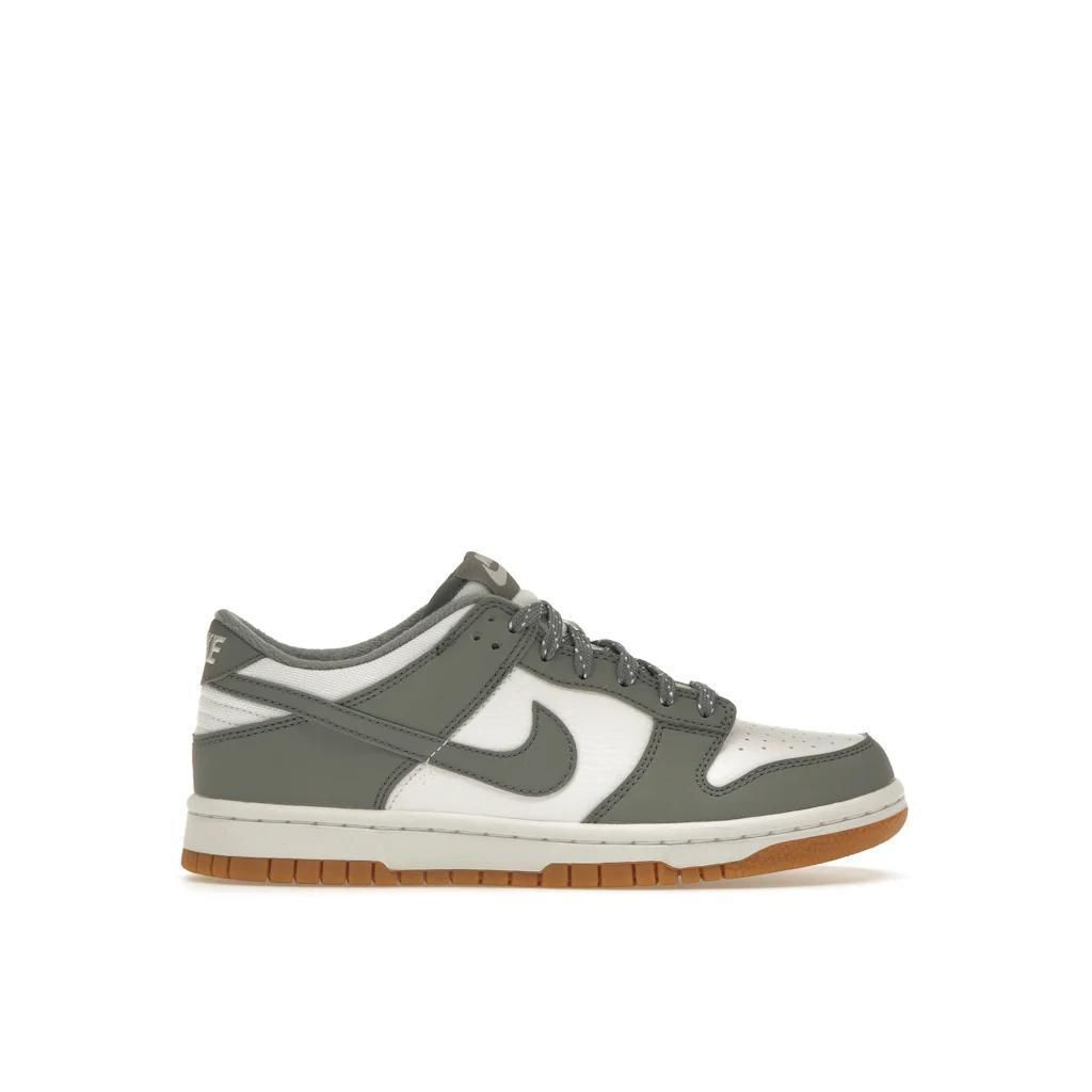 Nike Dunk Low
Reflective Grey