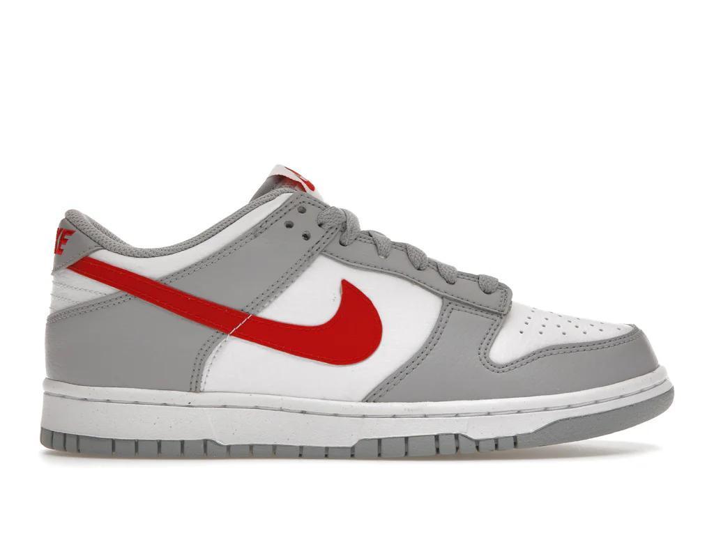 Nike Dunk Low
White Wolf Grey University Red