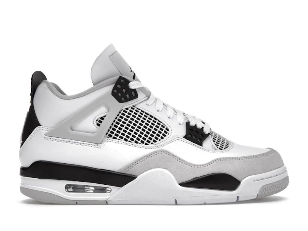 Jordan 4 Retro
Military Black