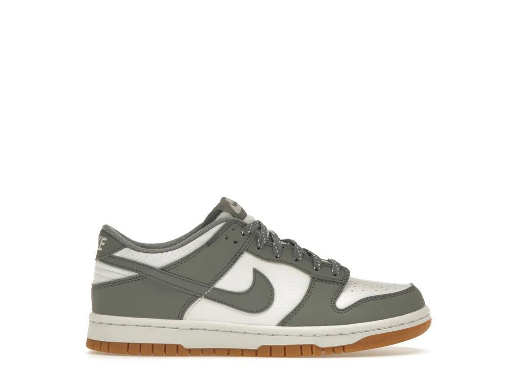 Nike Dunk Low
Reflective Grey